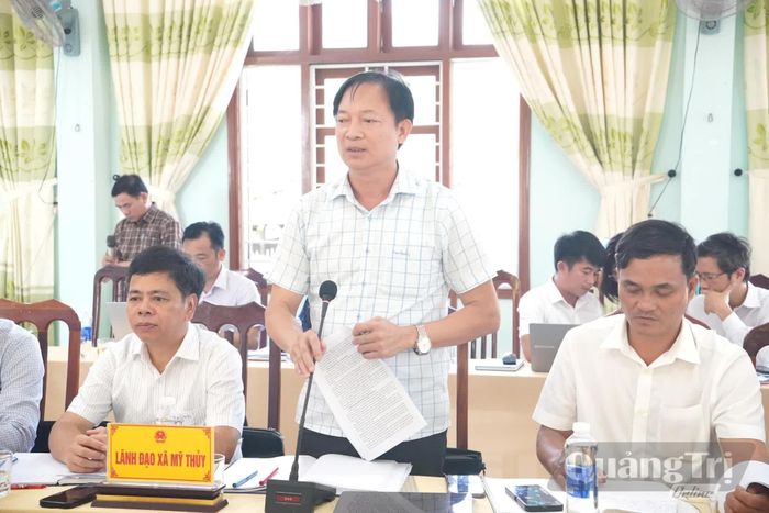 Đại diện lãnh đạo các xã báo cáo tại buổi làm việc - Ảnh: Đ.V