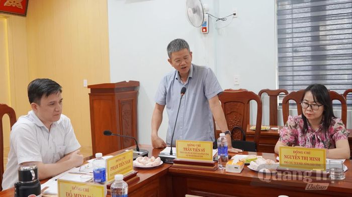Đồng chí Trần Tiến Sỹ, Chủ tịch Hội Nông dân tỉnh phát biểu ý kiến tại buổi làm việc - Ảnh: L.M