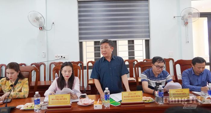 Thành viên đoàn kiểm tra Trung ương Hội Nông dân Việt Nam phát biểu ý kiến tại buổi làm việc - Ảnh: L.M