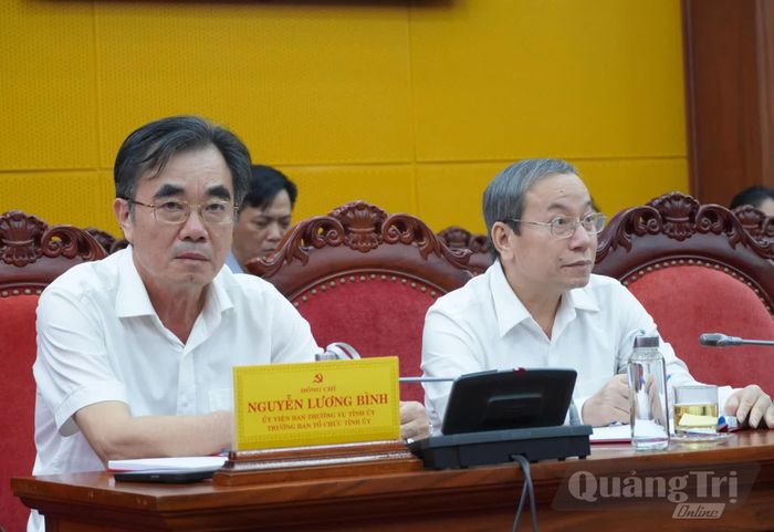Đồng chí Nguyễn Lương Bình, Trưởng ban Tổ chức Tỉnh ủy dự hội nghị tại điểm cầu Tỉnh ủy Quảng Trị - Ảnh: H.L