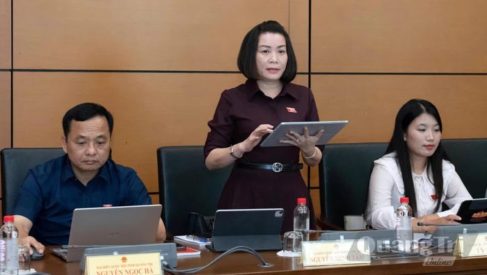 Đồng chí Nguyễn Minh Tâm, Phó trưởng đoàn chuyên trách Đoàn đại biểu Quốc hội tỉnh tham gia thảo luận - Ảnh: C.T.V