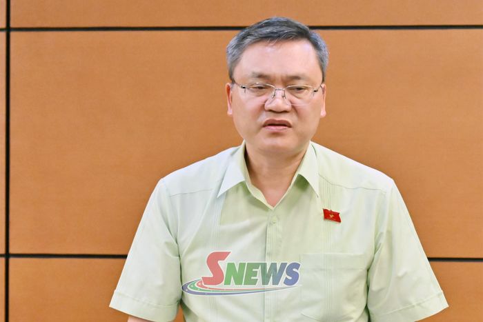 Đại biểu Quàng Văn Hương phát biểu.