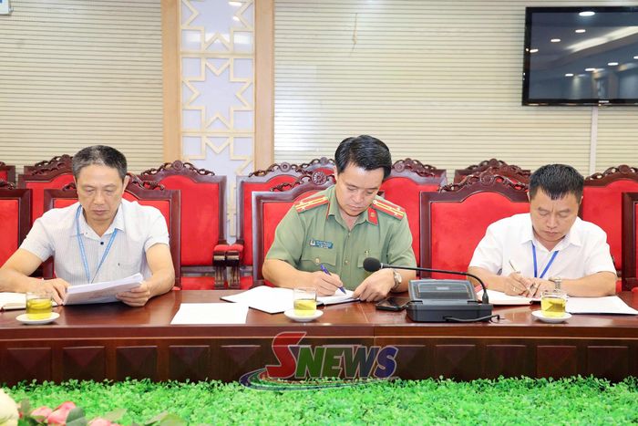 Các đại biểu dự cuộc làm việc.