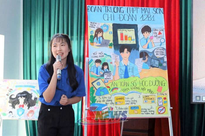 Đội thi lớp 12B1 tham gia phần thi thử thách “Thông điệp An toàn - Kết nối không tổn thương”.