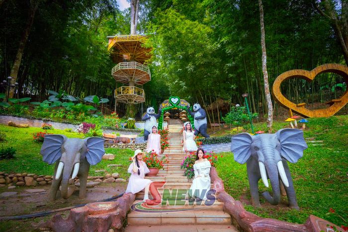Khu du lịch sinh thái Rừng Vàng, tại tổ 9, phường Chiềng Sinh.