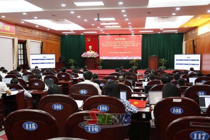 Các đại biểu dự Hội nghị tại điểm cầu Trung tâm hội nghị tỉnh Sơn La.