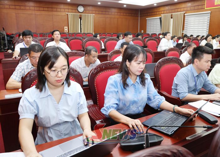 Các đại biểu dự Hội nghị tại điểm cầu Trung tâm Hội nghị tỉnh Sơn La.