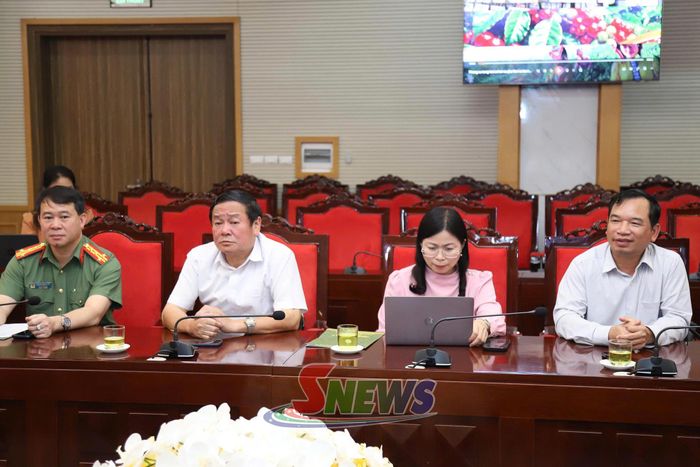 Các đại biểu dự hội nghị.