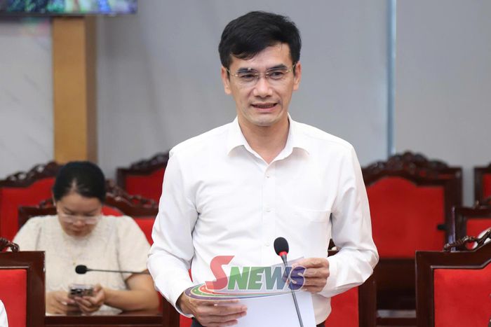 Lãnh đạo Trung tâm Xúc tiến Đầu tư, Thương mại và Du lịch tỉnh Sơn La phát biểu tại hội nghị.