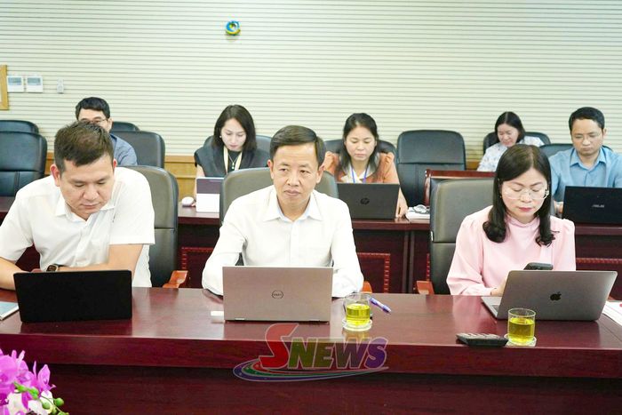 Các đại biểu dự cuộc làm việc.