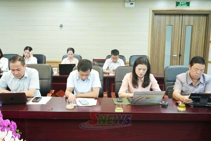 Các đại biểu dự cuộc làm việc.