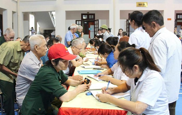 Người cao tuổi trên địa bàn phường Hà Giang 1 và Hà Giang 2 được khám sức khỏe miễn phí.