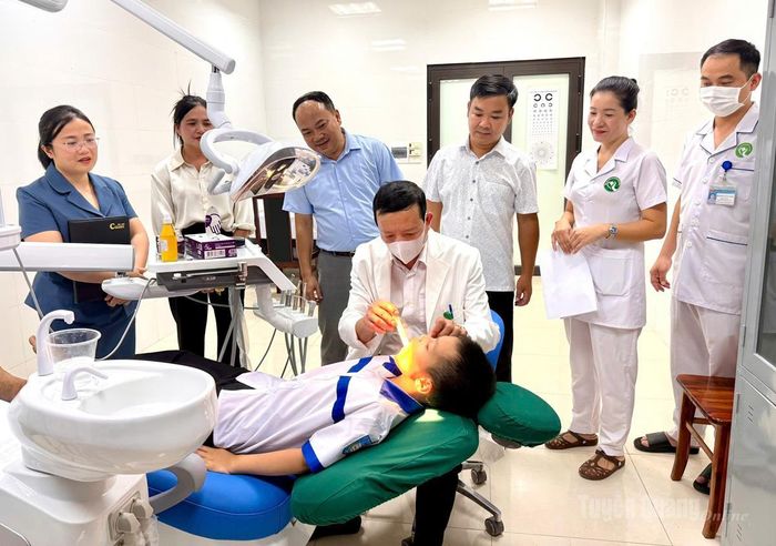 Bệnh viện Suối khoáng Mỹ Lâm khám sức khỏe định kỳ cho học sinh trên địa bàn phường.