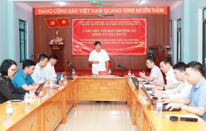 Phó Chủ tịch Thường trực HĐND tỉnh Hầu Minh Lợi phát biểu tại buổi làm việc.