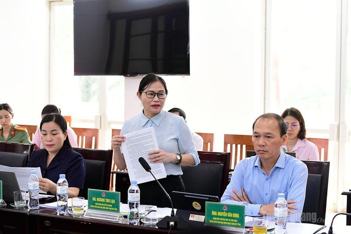 Lãnh đạo Sở Tài chính phát biểu tại phiên họp.