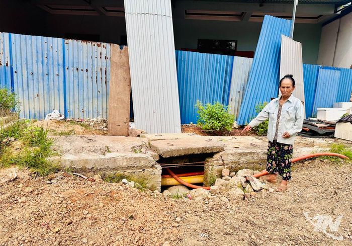Người dân tổ dân phố Yên Ninh, phường Phổ Yên, phản ánh vị trí nắp cống chưa hoàn thiện, tiềm ẩn nguy cơ mất an toàn trong sinh hoạt và đi lại.