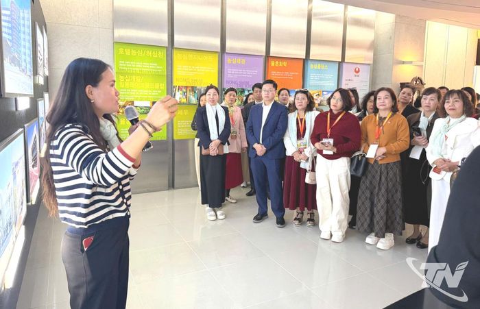 Đồng chí Đinh Quang Tuyên và Đoàn công tác tỉnh Thái Nguyên đến thăm, tìm hiểu hoạt động sản xuất tại Nhà máy Nongshim Gumi, tỉnh Gyeongsangbuk-do.
