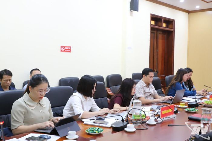 Đại biểu dự buổi giám sát.