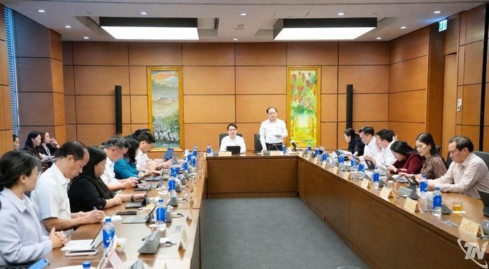 Đại biểu Nguyễn Đăng Bình, Phó Bí thư Thường trực Tỉnh ủy, Trưởng Đoàn ĐBQH tỉnh Thái Nguyên phát biểu thảo luận tại Tổ.