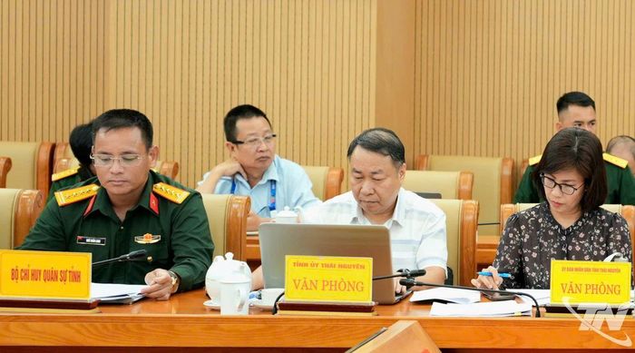 Các đại biểu dự cuộc họp.