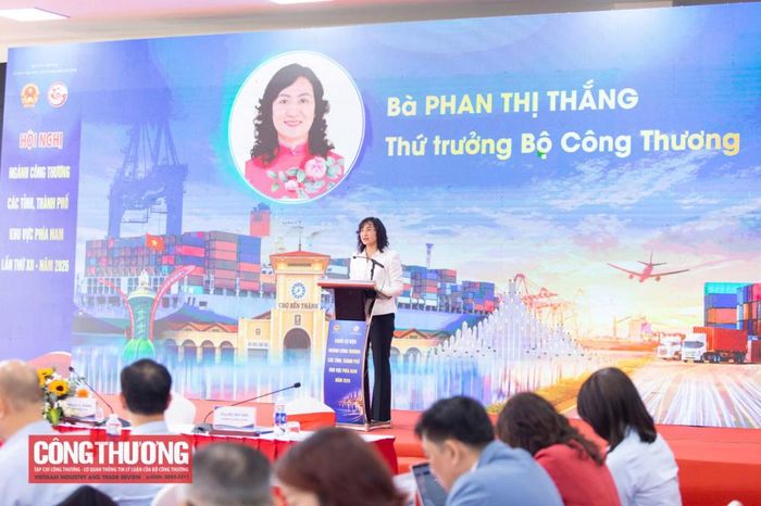 Thứ trưởng Bộ Công Thương Phan Thị Thắng phát biểu tại Hội nghị ngành Công Thương các tỉnh, thành phố khu vực phía Nam lần thứ XII - năm 2026, sáng 22/10, tại TP. Hồ Chí Minh.