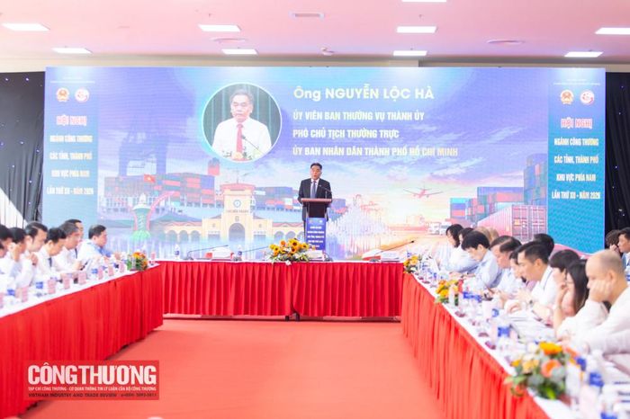Tăng cường liên kết giữa các địa phương, phát huy lợi thế bổ trợ trong sản xuất, logistics và phân phối hàng hóa là một trong những nội dung được Ủy viên Ban Thường vụ Thành ủy, Phó Chủ tịch Thường trực Ủy ban Nhân dân Thành phố Hồ Chí Minh nhấn mạnh tại Hội nghị.