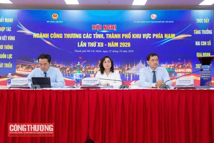 Thứ trưởng Bộ Công Thương Phan Thị Thắng chủ trì phần trao đổi tại Hội nghị