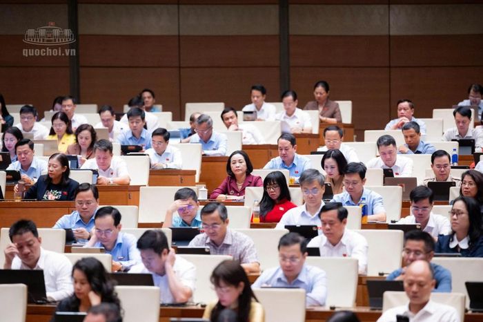 Các đại biểu Quốc hội tham dự phiên họp toàn thể tại hội trường sáng 22/10. (Ảnh: Quochoi.vn)