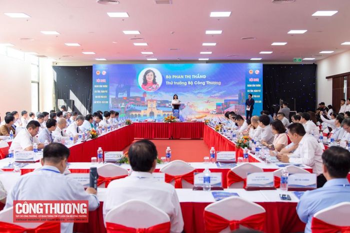 Hội nghị ngành Công Thương các tỉnh, thành phố khu vực phía Nam lần thứ XII - năm 2026 diễn ra sáng 22/10/2026 với chủ đề “Đẩy mạnh hợp tác liên kết vùng nhằm khơi thông nguồn lực góp phần thúc đẩy tăng trưởng kinh tế ‘hai con số’ giai đoạn 2026 - 2030”