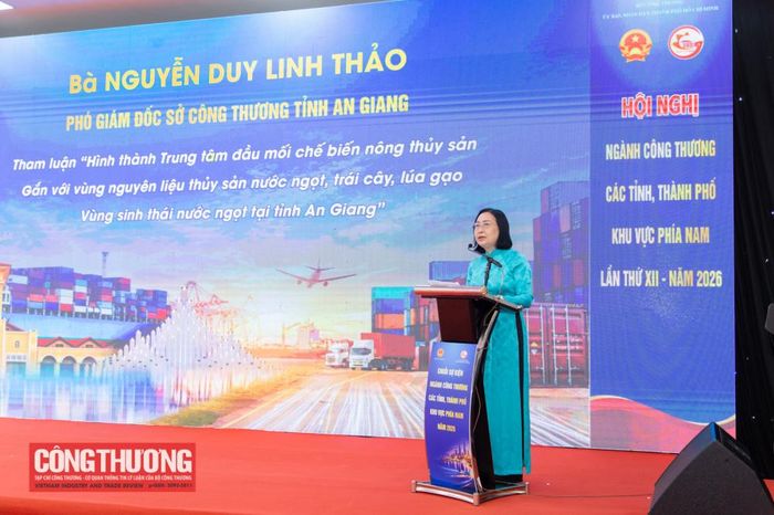Theo bà Nguyễn Duy Linh Thảo, việc hình thành trung tâm đầu mối chế biến nông thủy sản gắn với vùng sinh thái nước ngọt tỉnh An Giang cần được đặt trong tổng thể chuỗi giá trị, kết nối vùng nguyên liệu với nhà máy chế biến, hệ thống logistics, phân phối và thị trường xuất khẩu