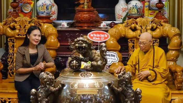 Bà Trần Thị Minh Nga phát biểu