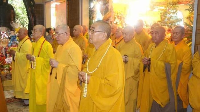 Cung tiến Giác linh Hòa thượng Thích Minh Dũng