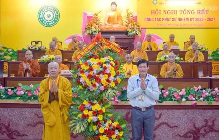 Lẵng hoa chúc mừng của Ban Tôn giáo Chính phủ