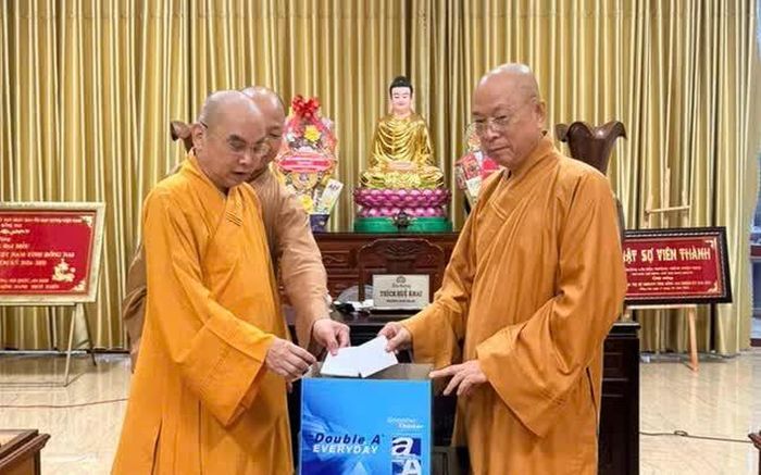Chư tôn đức bỏ phiếu biểu quyết bổ sung nhân sự Ban Trị sự GHPGVN TP.Đồng Nai