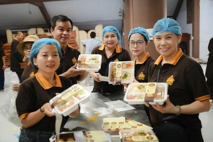 Những hộp cơm được chuẩn bị chu đáo