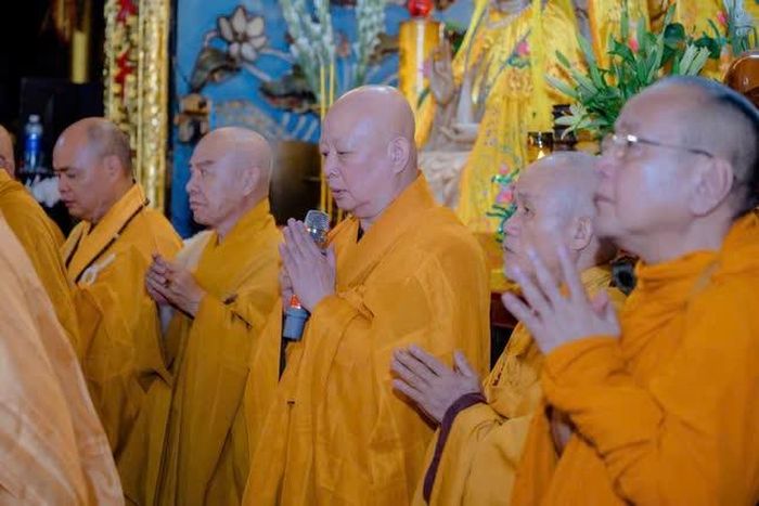 Hòa thượng Thích Lệ Trang xướng lễ tưởng niệm
