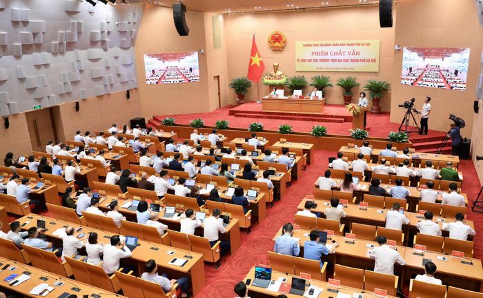 Quang cảnh phiên chất vấn.