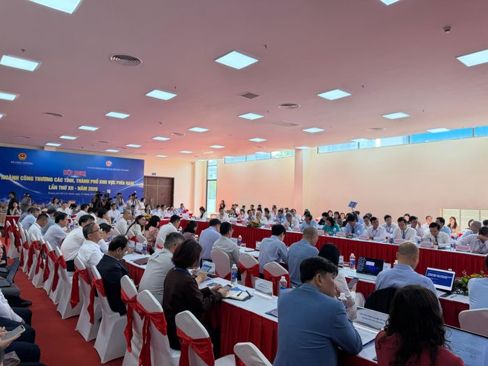 Các đại biểu tham dự hội nghị.
