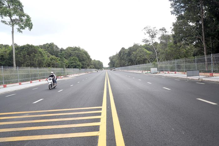 Đoạn cuối tuyến của dự án đã cơ bản hoàn thành mặt đường, nhà thầu đang tập trung thi công phần vỉa hè, cây xanh. Trong thời gian tới, Chủ đầu tư yêu cầu nhà thầu khắc phục khó khăn, tập trung thi công, đẩy nhanh tiến độ và giải ngân vốn, phấn đấu đưa dự án về đích đúng kế hoạch.