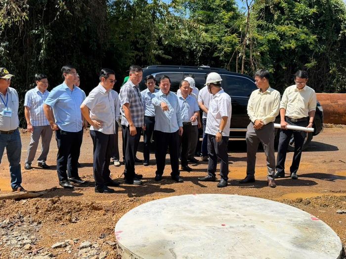 Lãnh đạo thành phố kiểm tra dự án giao thông Đồng Nai.