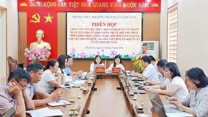 Thường trực HĐND xã Khuất Xá, Lạng Sơn tổ chức chất vấn tại phiên họp Thường trực HĐND về việc thực hiện Nghị quyết số 57-NQ/TW của Bộ Chính trị. Ảnh: Lê Thắm