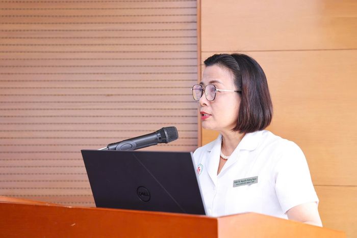 Trung tướng, PGS, TS Nguyễn Hoàng Ngọc – Bí thư Đảng ủy, Phó Giám đốc Bệnh viện TWQĐ 108 phát biểu. Ảnh: BVCC