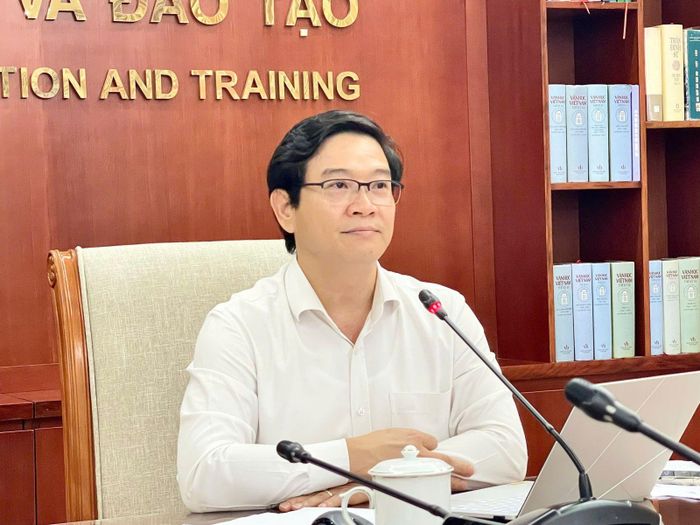 Vụ trưởng Vụ Giáo dục phổ thông Thái Văn Tài trao đổi tại hội thảo
