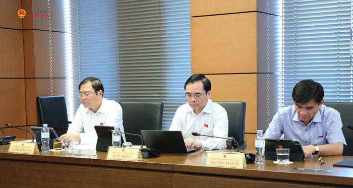Các ĐBQH tỉnh Đồng Tháp tham dự phiên thảo luận tổ