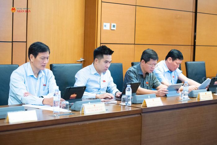 Đoàn ĐBQH tỉnh Phú Thọ tham dự phiên thảo luận tổ Ảnh: Xuân Quý