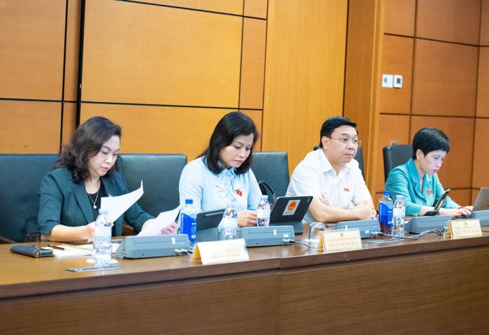 Đoàn ĐBQH tỉnh Phú Thọ tham dự phiên thảo luận. Ảnh: Xuân Quý.