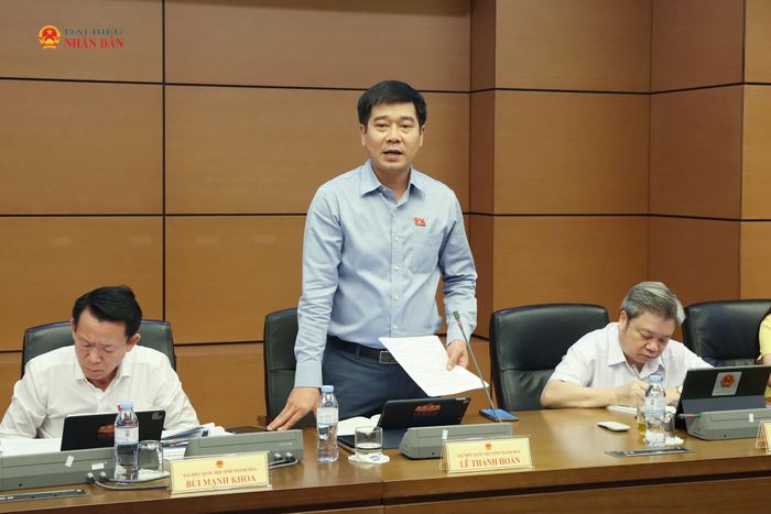 ĐBQH Lê Thanh Hoàn (Thanh Hóa) phát biểu thảo luận tổ. Ảnh: An Nhiên