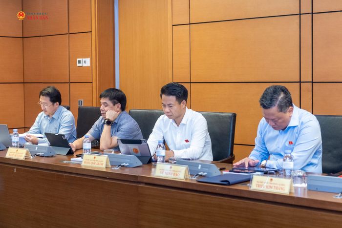 Đoàn ĐBQH tỉnh Lai Châu tham dự phiên thảo luận tổ. Ảnh: Mạnh Hưng