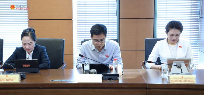 Các ĐBQH tỉnh Đồng Tháp dự phiên thảo luận tại Tổ 10