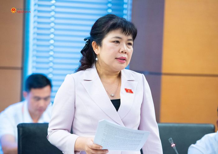 ĐBQH Nguyễn Thị Thu Hà (TP.Quảng Ninh) phát biểu. Ảnh: Xuân Quý